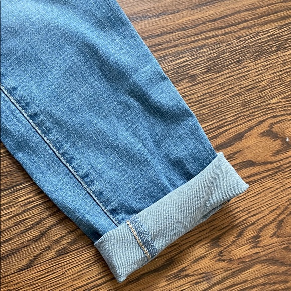 Levi's Women's  724 High rise straight 28x32 Blue ripped Jeans - Picture 8 of 9